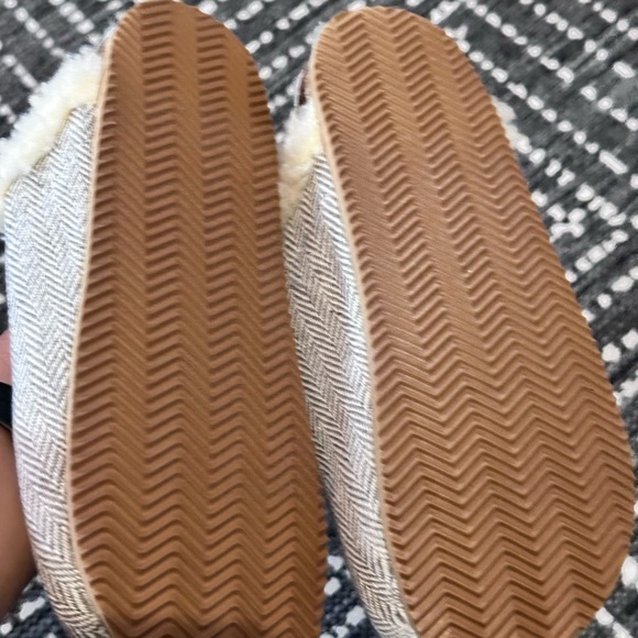 Lands' End Gray Slippers Holiday Sherpa Lined Red Cardinal Bird Christmas - Picture 6 of 10